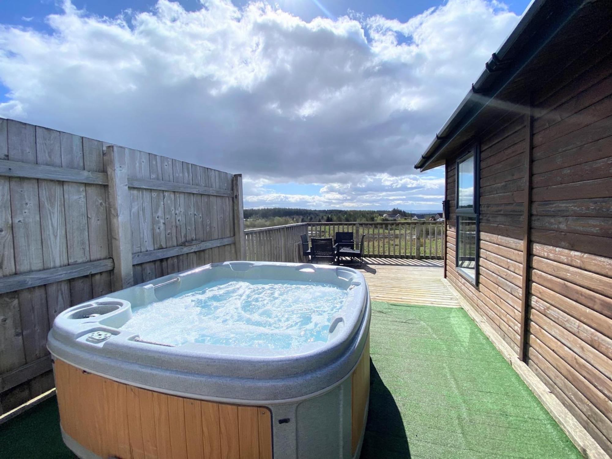 Benarty 11 With Private Hot Tub - Fife - Loch Leven - Lomond Hills - Pet Friendly Kelty