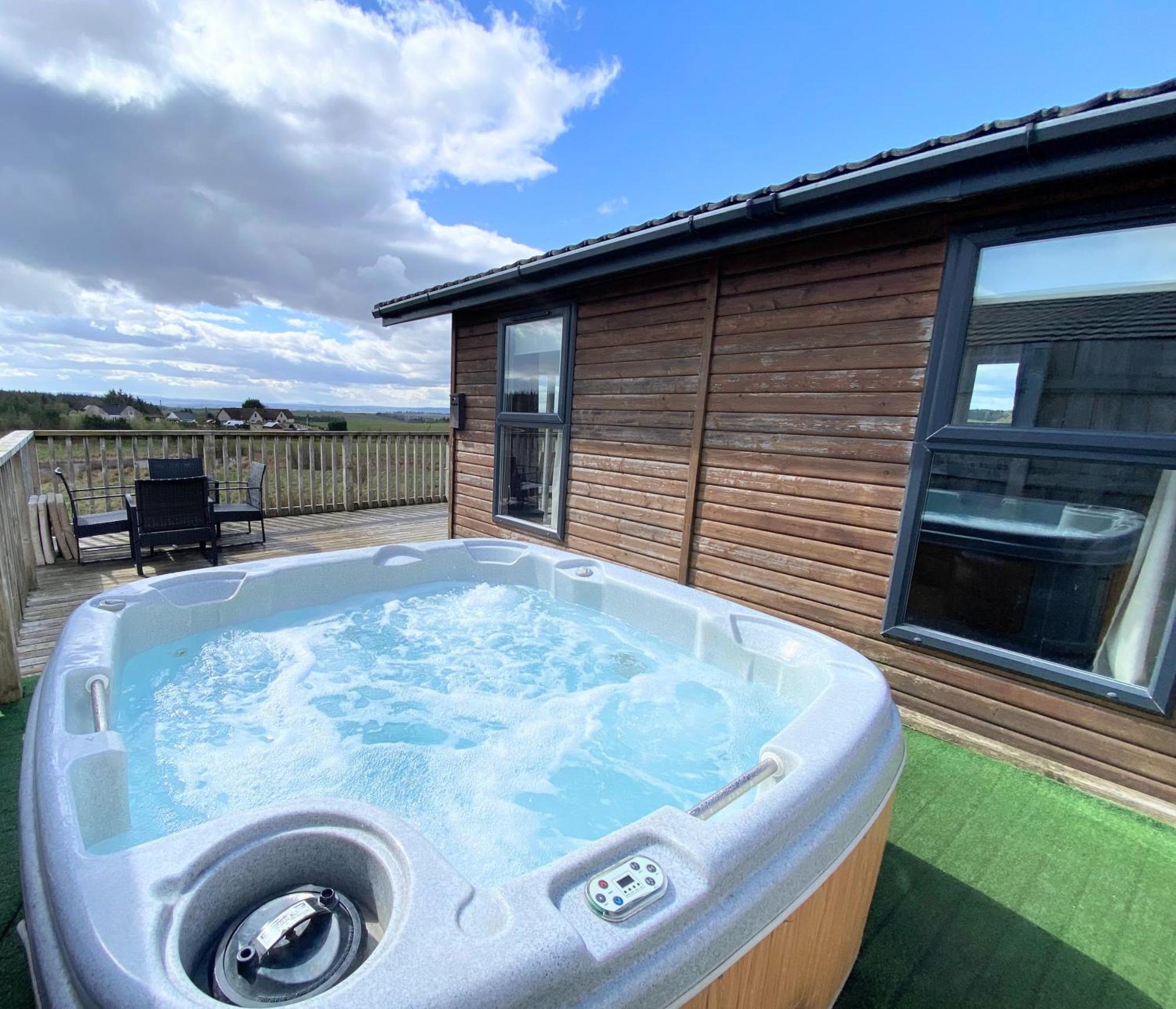 Chalet Benarty 11 With Private Hot Tub - Fife - Loch Leven - Lomond Hills - Pet Friendly *