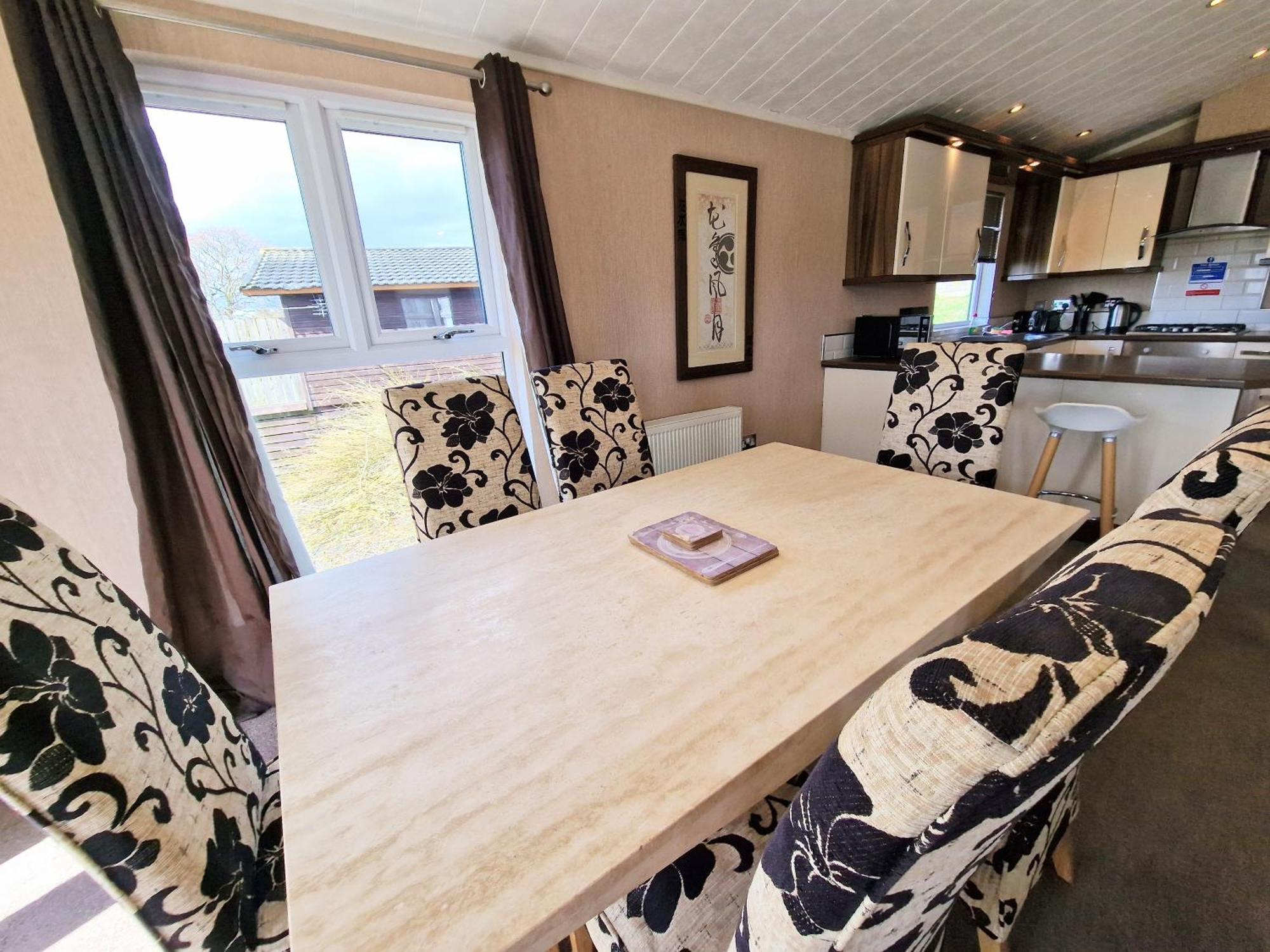 Benarty 11 With Private Hot Tub - Fife - Loch Leven - Lomond Hills - Pet Friendly