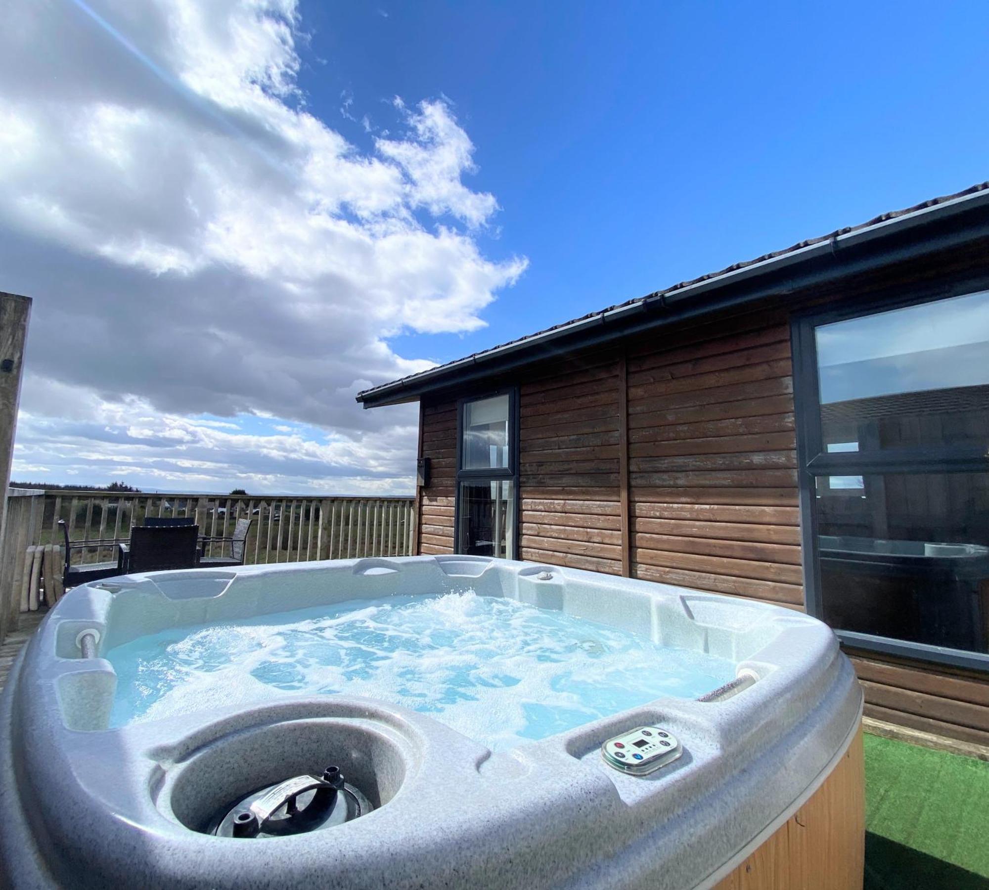 Chalet Benarty 11 With Private Hot Tub - Fife - Loch Leven - Lomond Hills - Pet Friendly *
